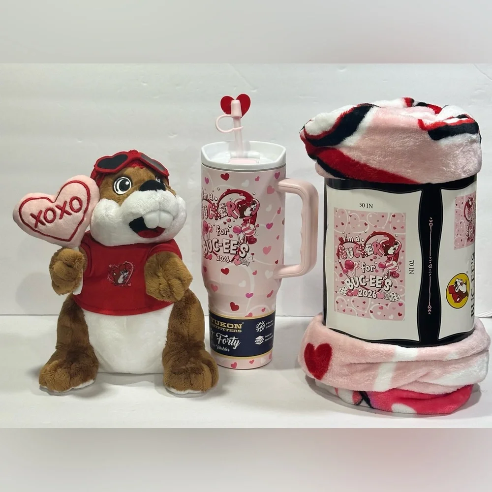 Buc-ee’s Valentine's Day 2026 / Plush, Mug, and Blanket - Bundle of 3